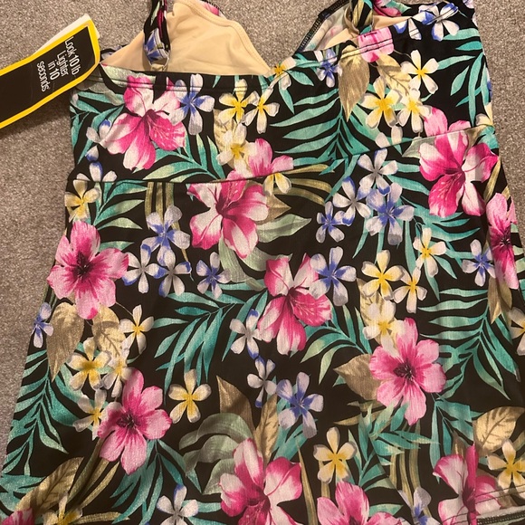 Miraclesuit Floral Swim top - Picture 5 of 5